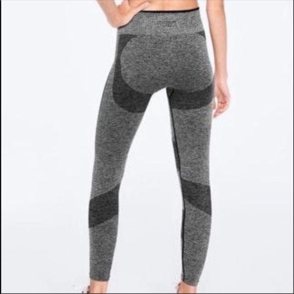🍑 VICTORIA’s SECRET PINK SEAMLESS LEGGINGS 🍑